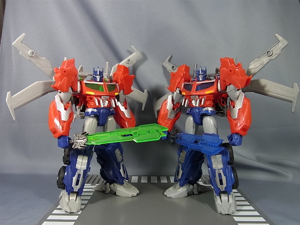 More Transformers Go! In Hand Images Show Voyager and Deluxes Toys